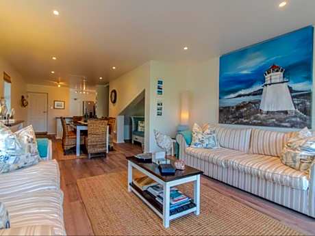 The Tides Struisbaai