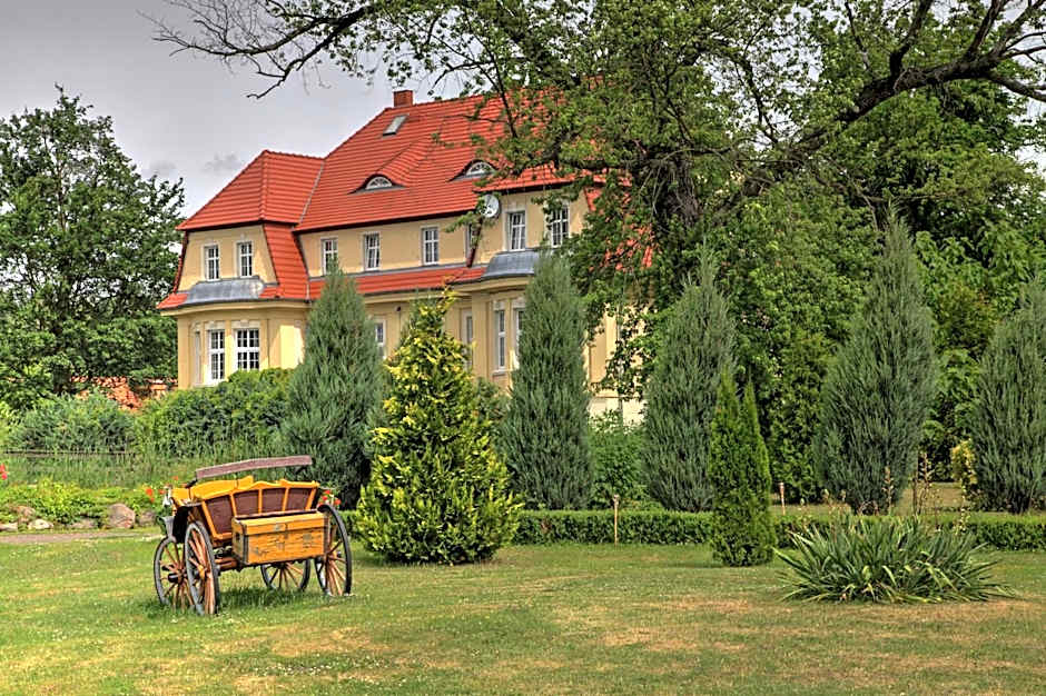 Zespół Pałacowo-Parkowy Bądzów