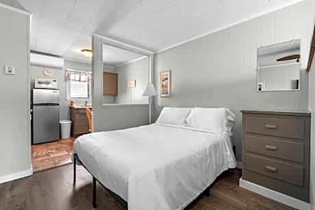 Two Queen Bed Kitchenette- Family Friendly