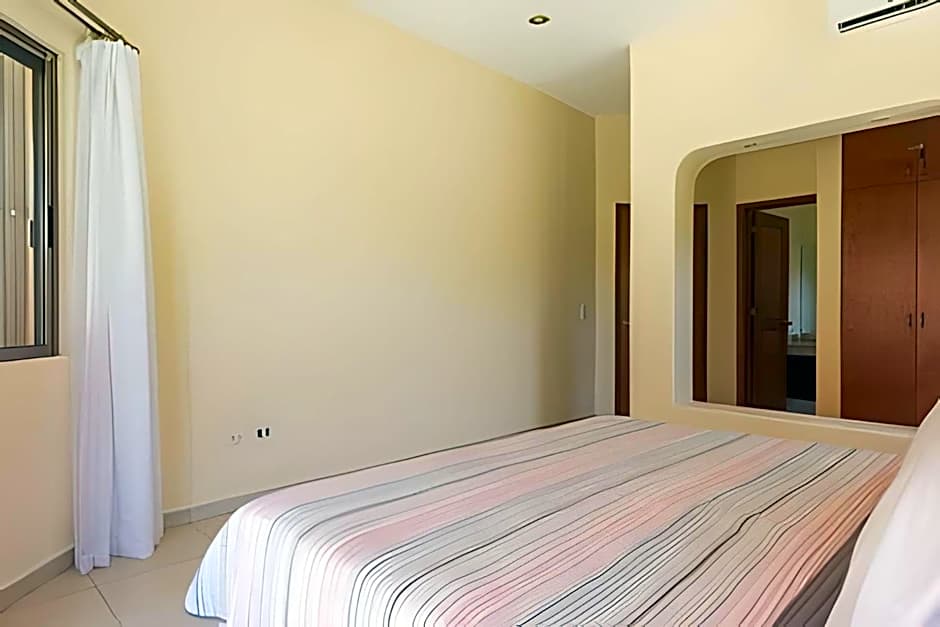 Cozy Place/WiFi/Beach 10 min Walk/Private Pool
