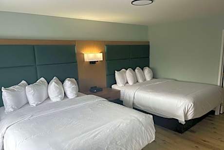 Queen Room with Two Queen Beds - Non-Smoking