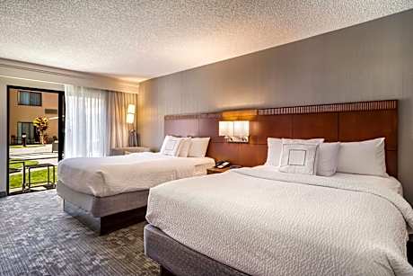 Two Queens with Patio/Pool View