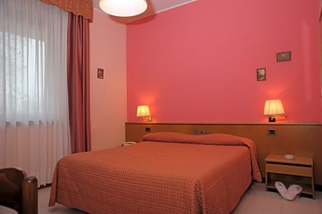 Double Room (1 Adult)