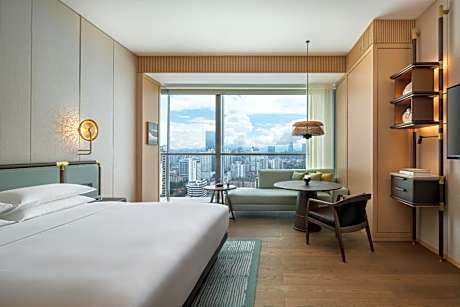 Deluxe King Room with Club Access