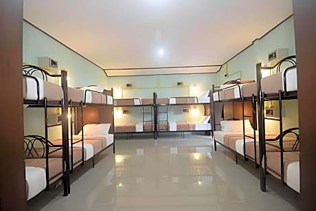 Lanta Long Beach Hostel