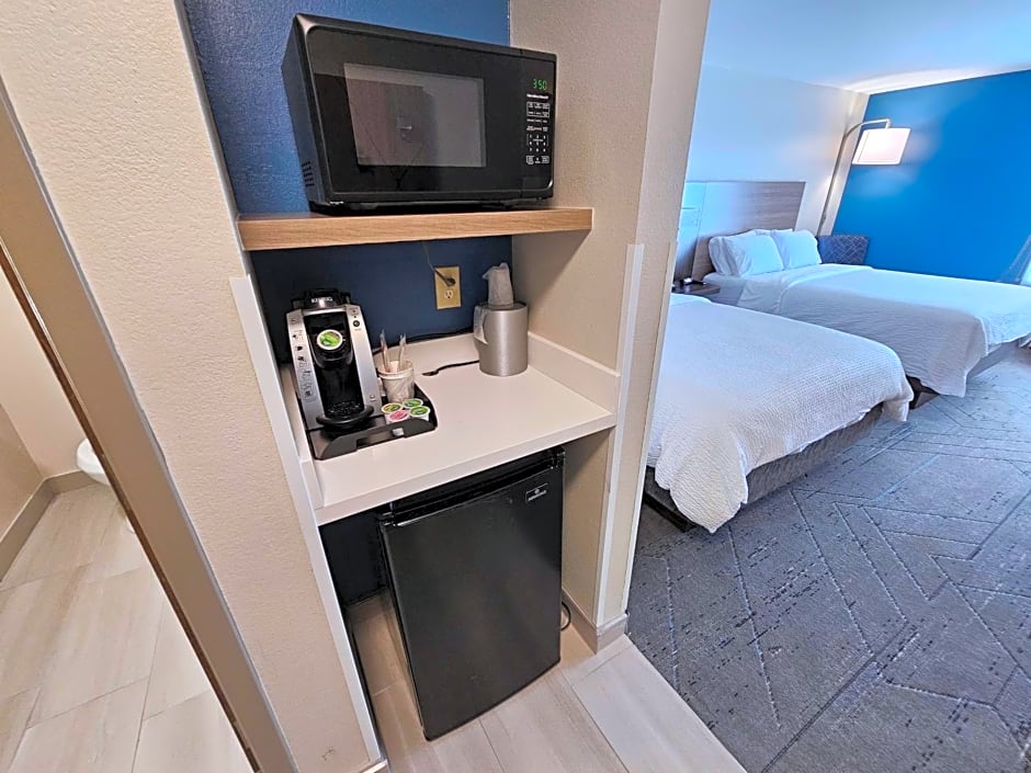 Holiday Inn Express Hotel & Suites Cincinnati-Blue Ash By IHG