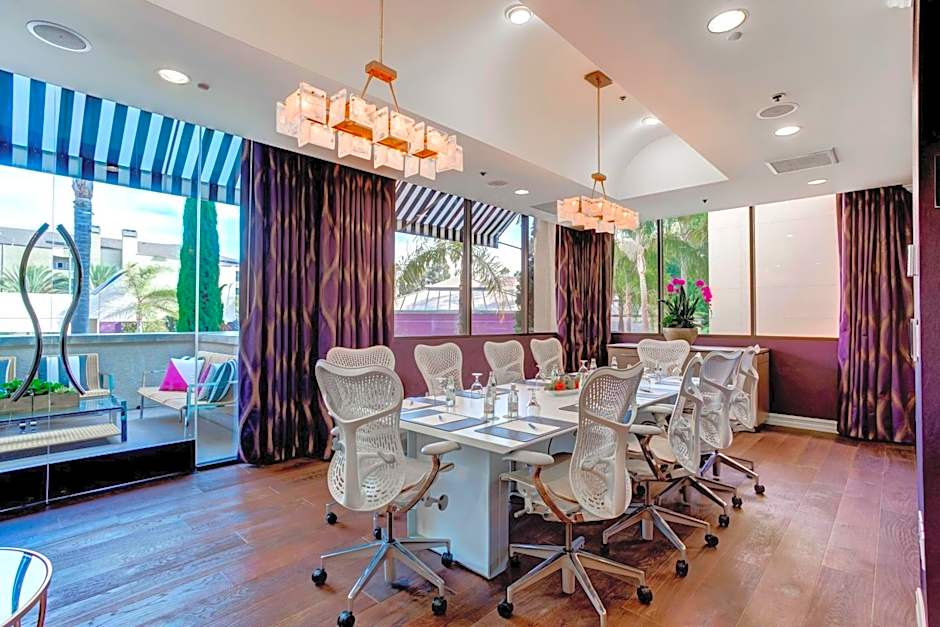 Avenue of the Arts Costa Mesa, a Tribute Portfolio Hotel