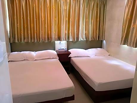 Quad (2 Double Beds)