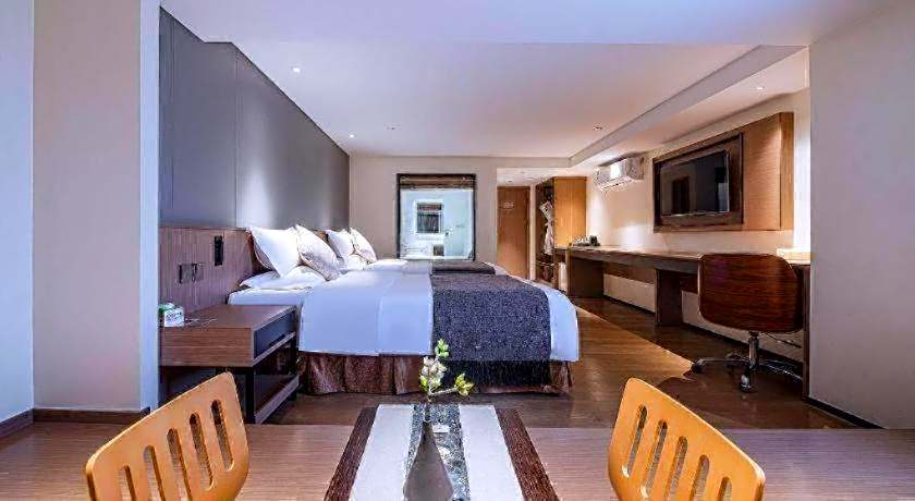 Zhongshan Louis Hotel