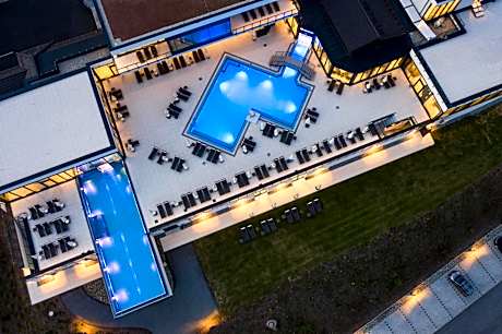 Family Room with Mountain View