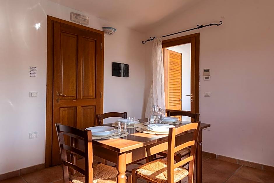 Residence con piscina a Tanaunella a 1500 m dal mare