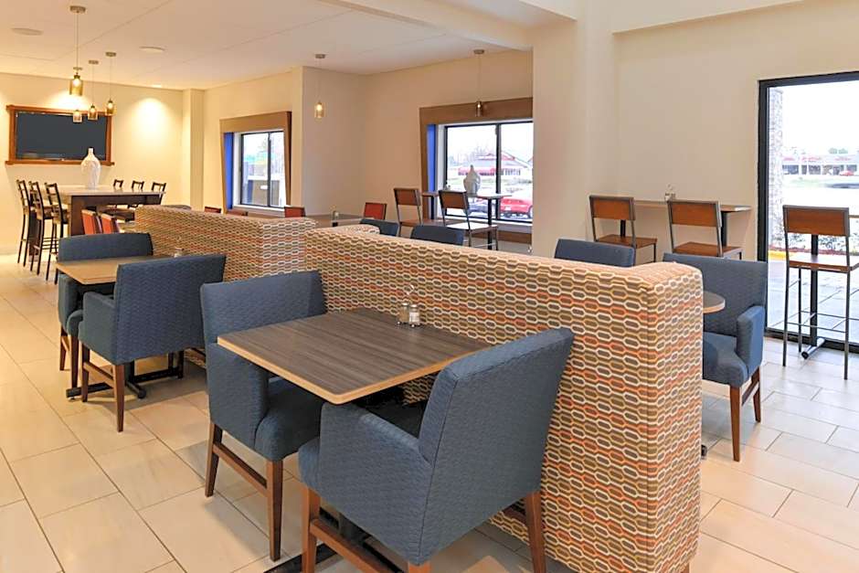 Holiday Inn Express & Suites Raleigh NE - Medical Ctr Area By IHG