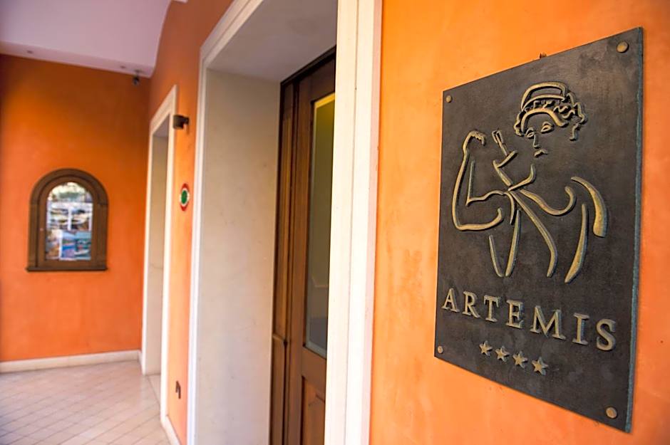 Artemis Hotel