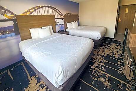 Clarion Pointe Bettendorf - Quad Cities