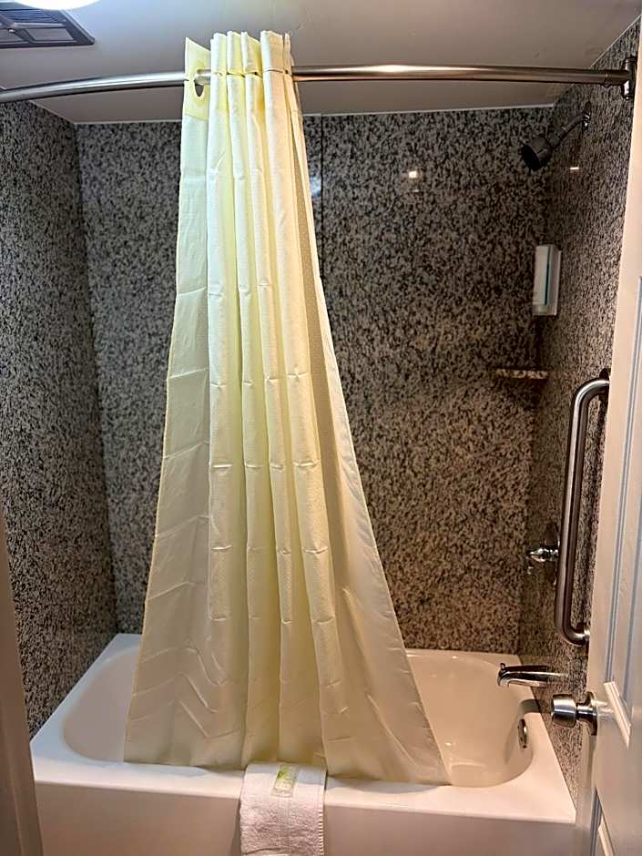 Brentwood inn & Suites - Lynchburg