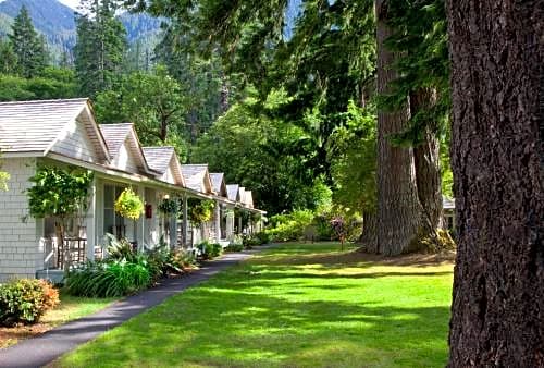 Lake Crescent Lodge