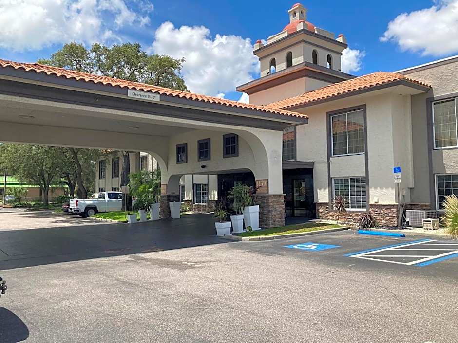 Red Roof PLUS+ & Suites Tampa