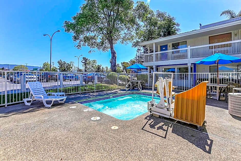 Motel 6-Oakland, CA - Embarcadero
