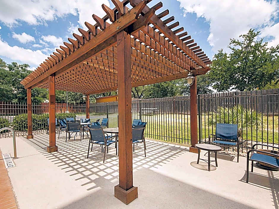 La Quinta Inn & Suites by Wyndham San Antonio Northwest