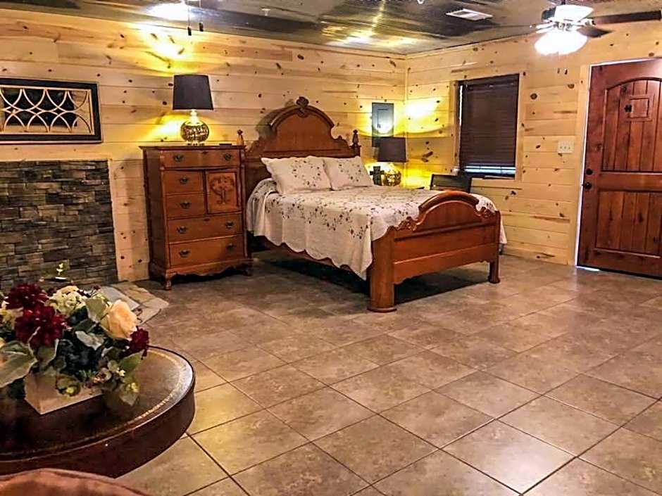 Samantha's Timber Inn