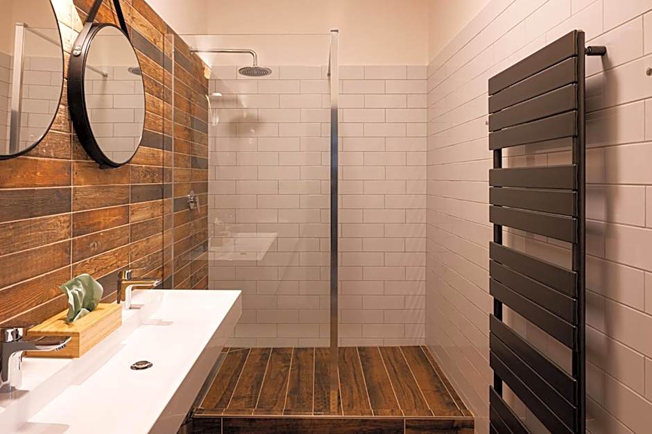 ART Hostel & Apartments