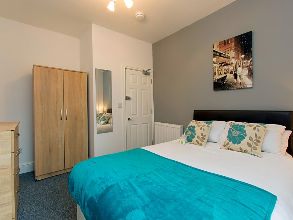 Town House @ Minshull New Road