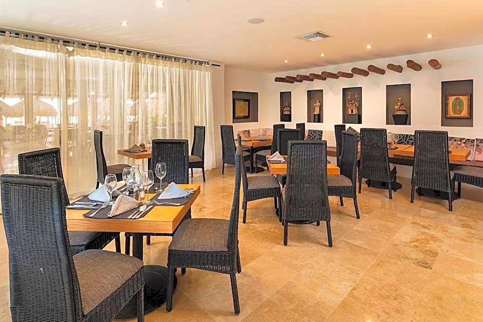 Playa Azul Golf & Beach Resort