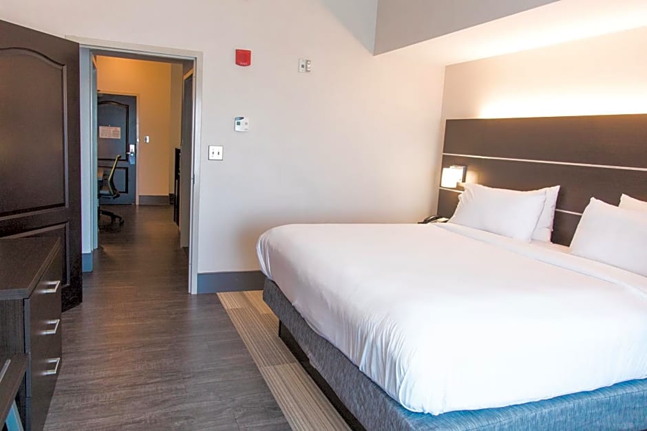 Holiday Inn Express Hotel & Suites Columbia-Fort Jackson, an IHG Hotel