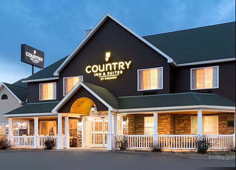 Country Inn & Suites by Radisson, Little Falls, MN
