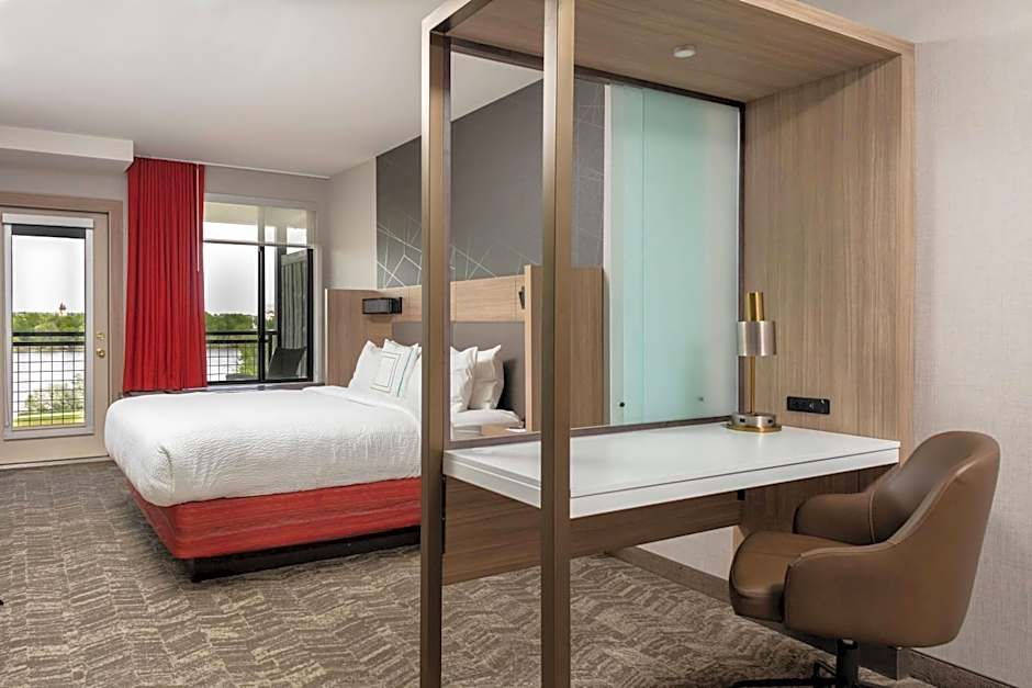 Photo 1 of 4 of 1 King Bed with Trundle Bed Suite, River View, Balcony