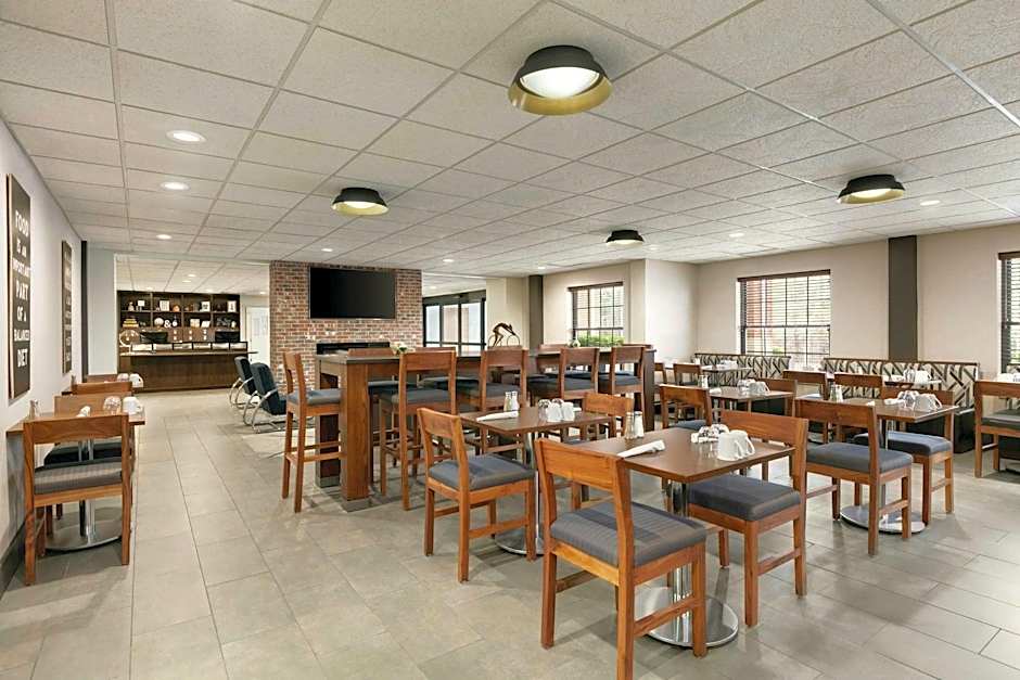 Four Points by Sheraton Raleigh Arena