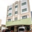 OYO 210 Apple Tree Suites