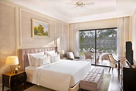 The Level Three-Bedroom Villa with Lake View and Private Pool