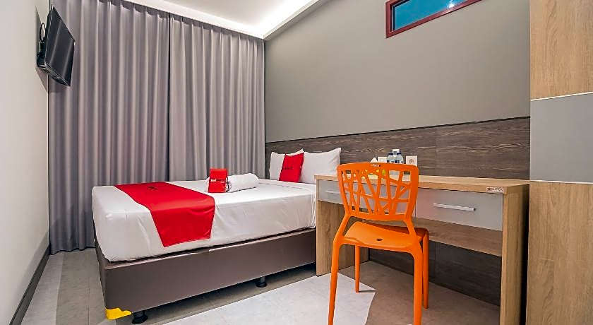 RedDoorz near Taman Rejomulyo