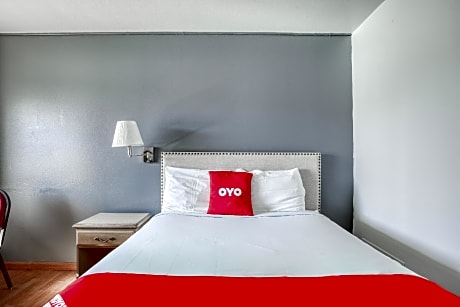Premium Queen Bed with Kitchenette