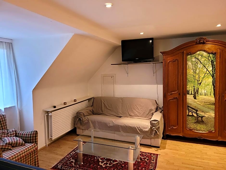 cosy-rooms-party-villa