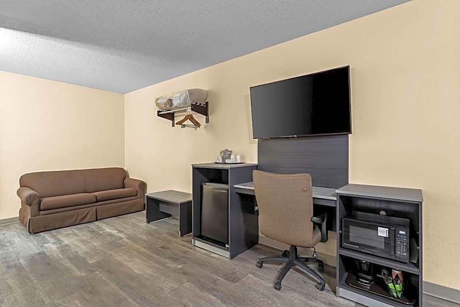 Econo Lodge Inn & Suites Santa Rosa