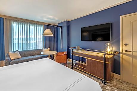 Deluxe Room 1 King Bed