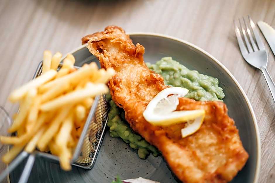 Holiday Inn Express Belfast City Queens Quarter By IHG