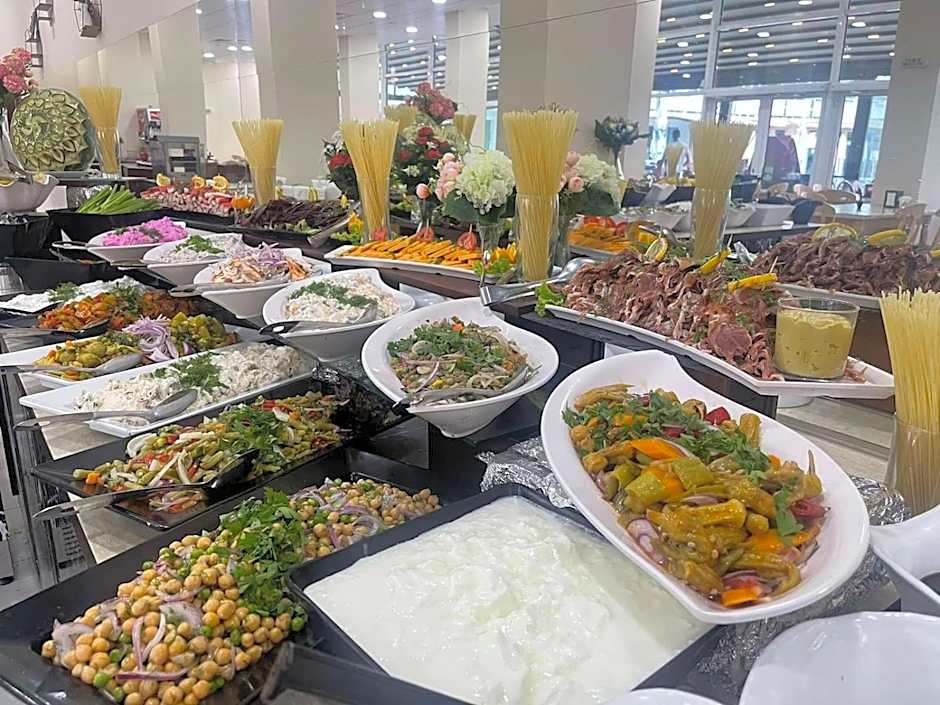 Grand Hotel Nirvana - All Inclusive & Free Beach Access