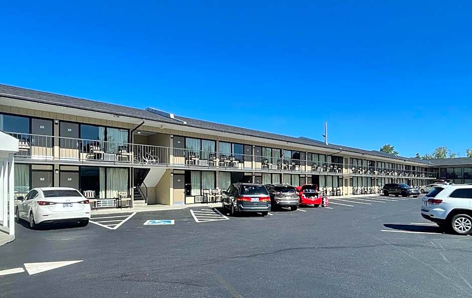 Travelodge by Wyndham Pigeon Forge Dollywood Lane