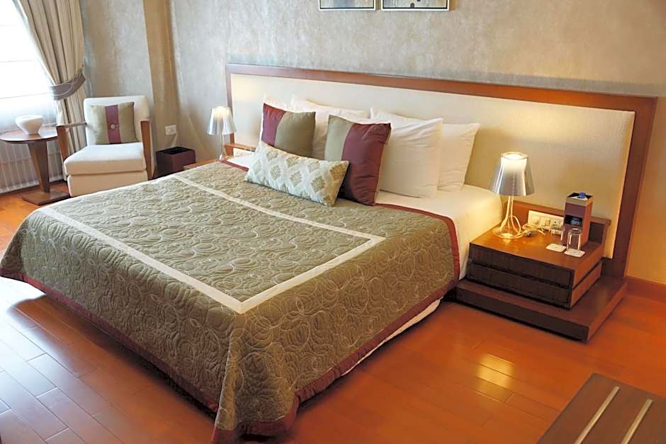 Photo 1 of 3 of Deluxe Spa Suite, Jetted Tub, Balcony