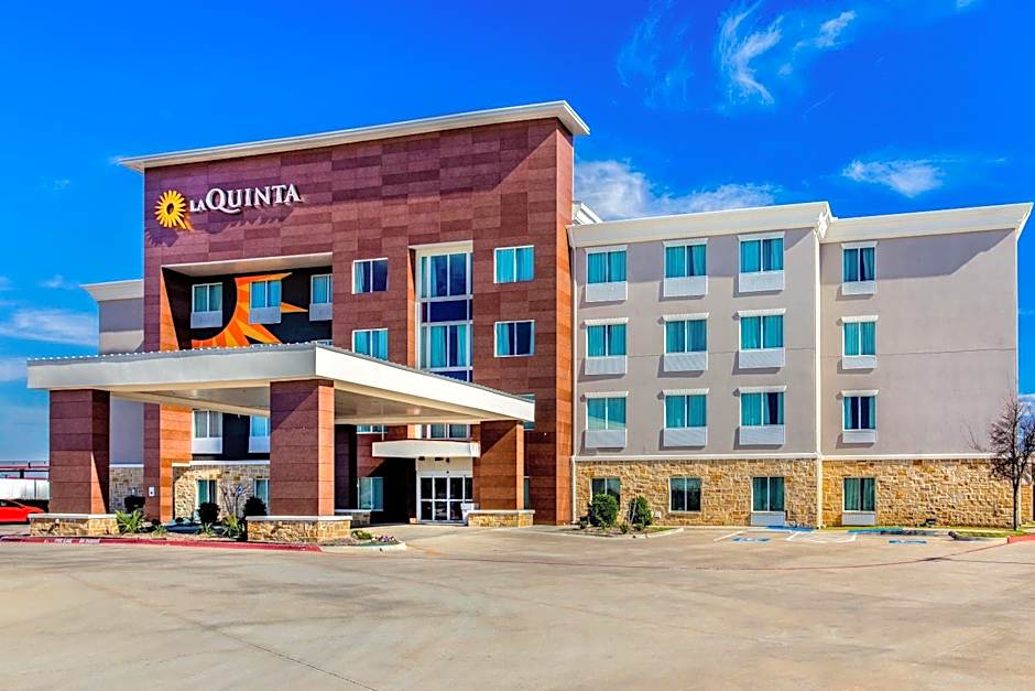 La Quinta Inn & Suites by Wyndham Northlake Ft. Worth