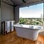 Hlosi Game Lodge - Amakhala Game Reserve