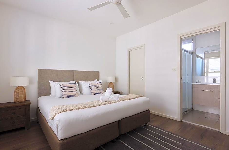 Caves Coastal Bar & Bungalows