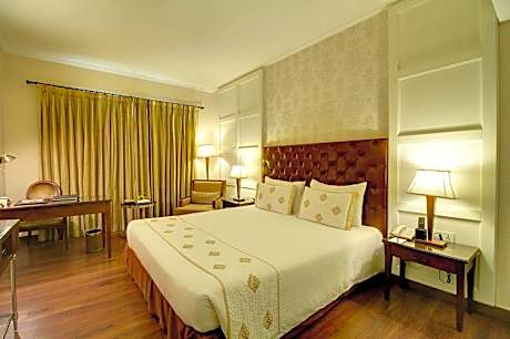 Contemporary Room with 15% off on food and soft beverages