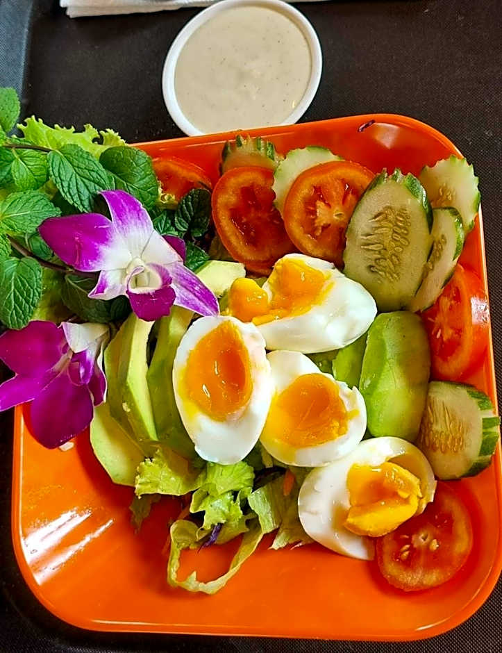 Khao Sok Royal Bamboo Hostel