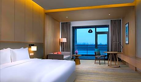 1 King Premium Lake View