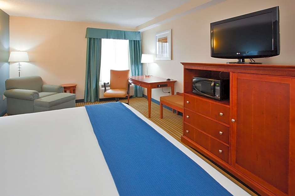 Holiday Inn Express Hotel & Suites Fredericksburg By IHG