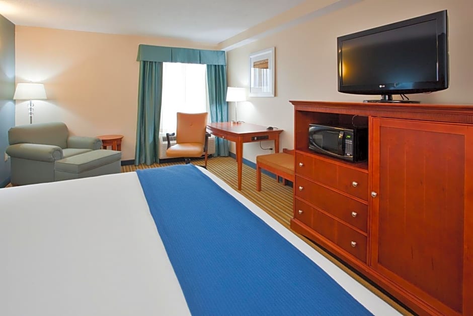 Holiday Inn Express Hotel & Suites Fredericksburg